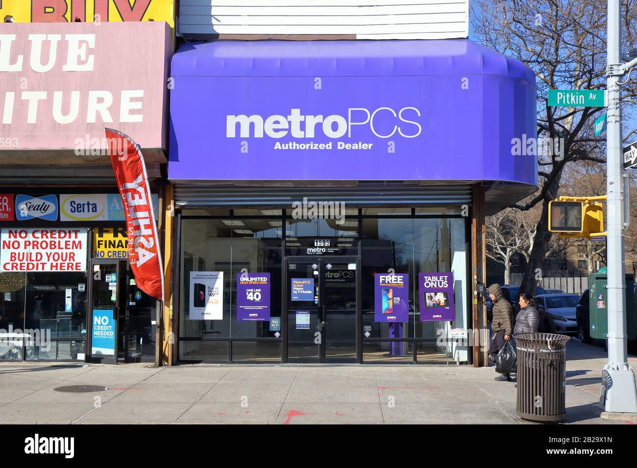 Metro by T-Mobile, 1595 Pitkin Avenue, Brooklyn, New York. NYC storefront photo of a prepaid cellphone wireless service provider in Brownsville. Stock Photo