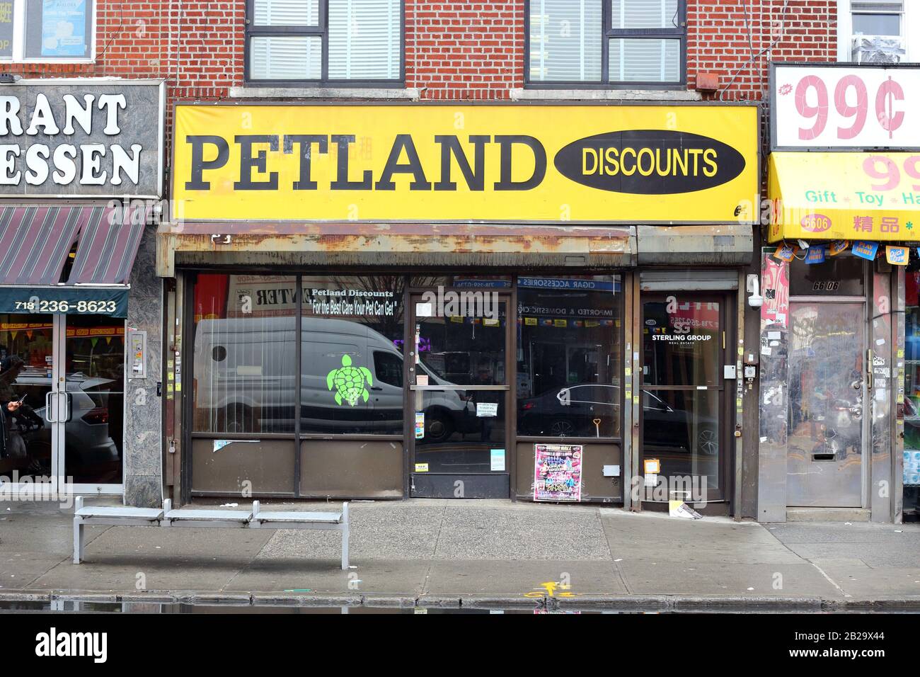 [historical storefront] Petland Discounts store, 6608 18th Ave, Brooklyn, NYC storefront photo of a pet supply shop in Bensonhurst Stock Photo