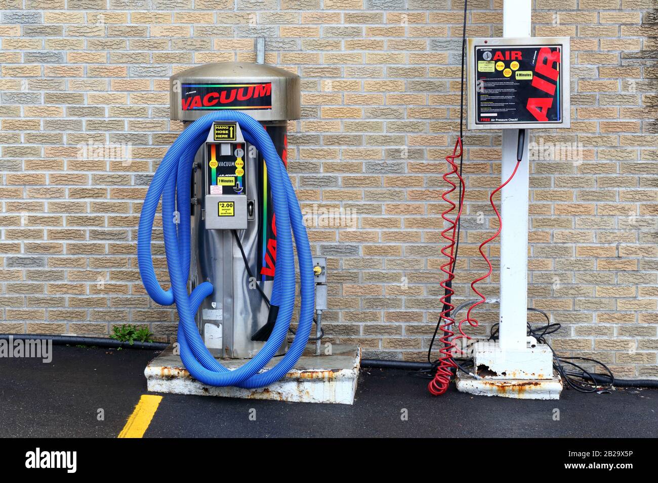 Gas station vacuum hi-res stock photography and images - Alamy