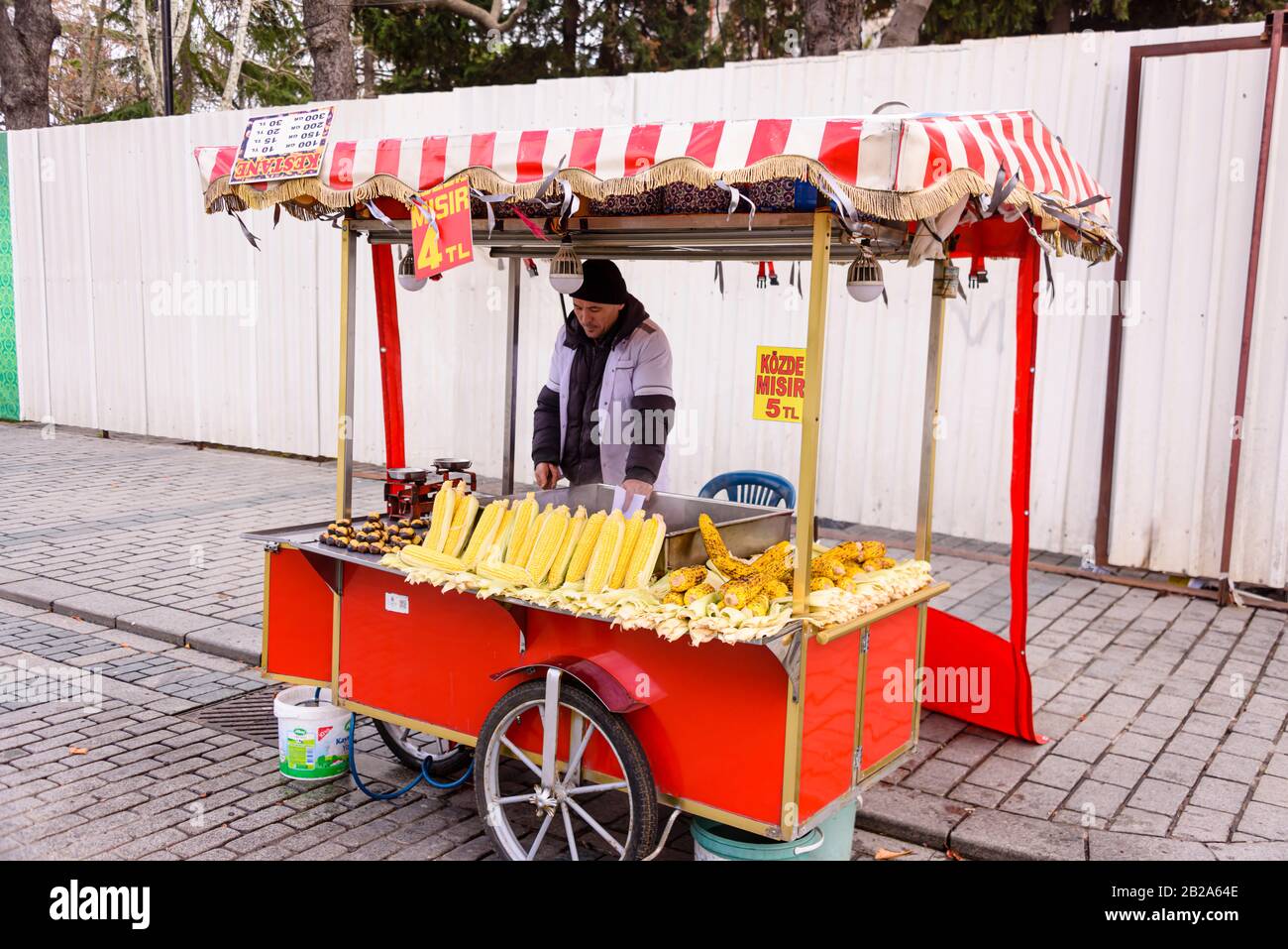 Roasted sweetcorn on sale at a traditional street cart, Istanbul, Turkey Stock Photo