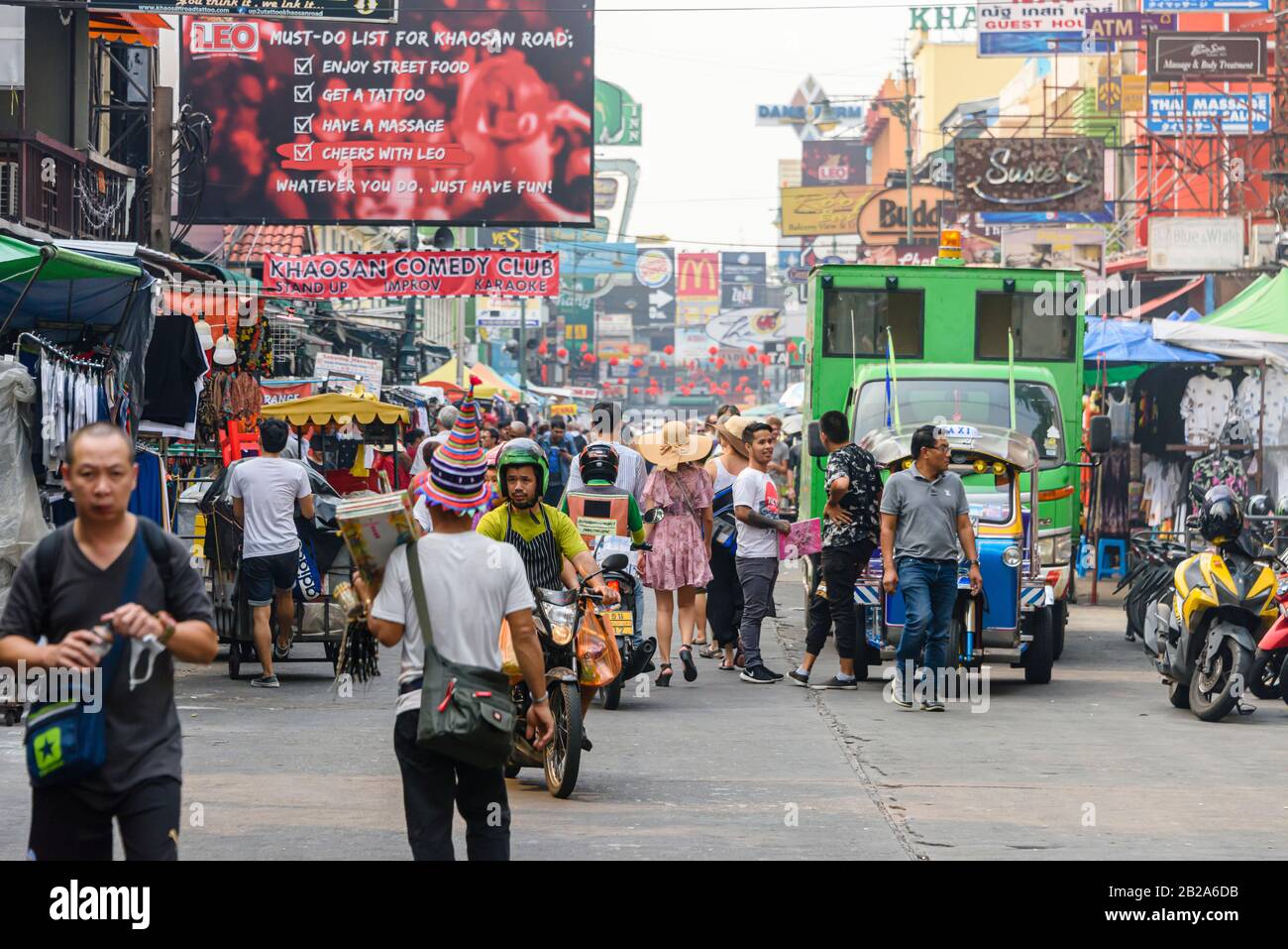 Khaosan Road, a famous walking street with bars and night clubs, in Bangkok, Thailand Stock Photo