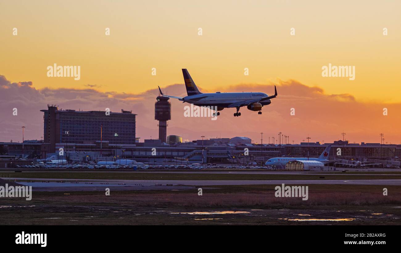 February 29, 2020, Richmond, British Columbia, Canada: An Icelandair Boeing 757-200 (TF-ISS) single-aisle jet lands at sunset, Vancouver International Airport. (Credit Image: © Bayne Stanley/ZUMA Wire) Stock Photo