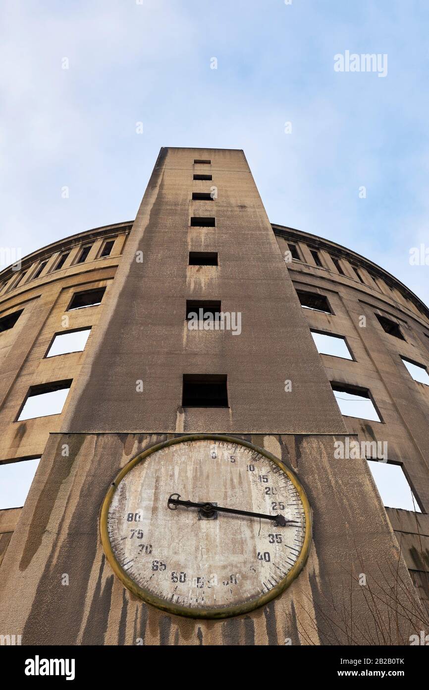 Useless structure hi-res stock photography and images - Alamy