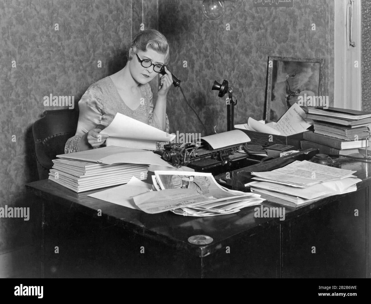 1920s office woman hi-res stock photography and images - Alamy