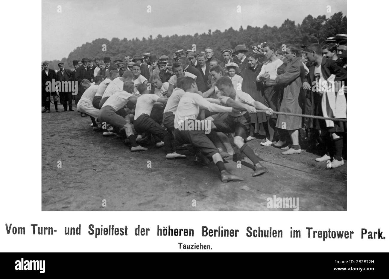 Tug-of-war between two school classes at the gymnastics and game festival of the secondary schools in Berlin's Treptower Park. Stock Photo