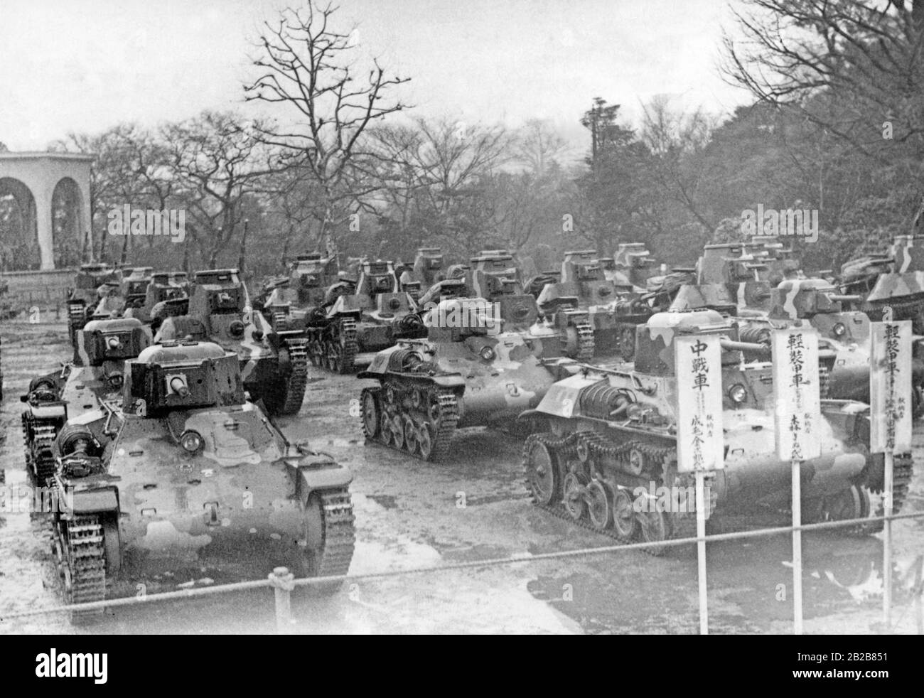 Japanese tanks hires stock photography and images Alamy