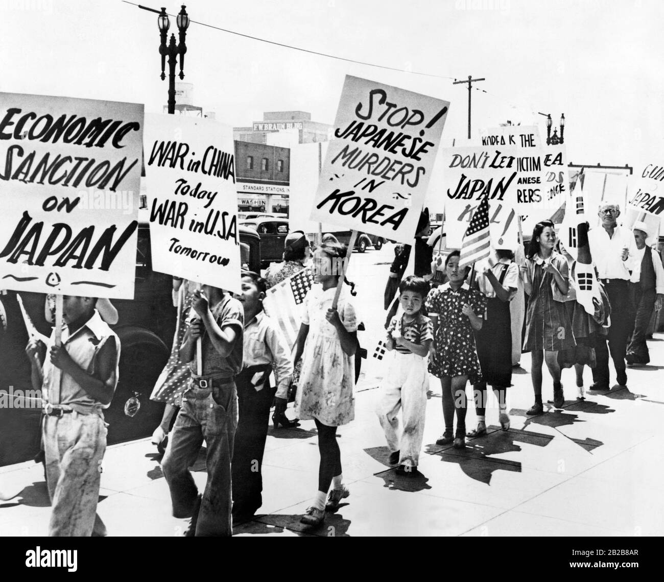 Protest crowd 1930s hires stock photography and images Alamy