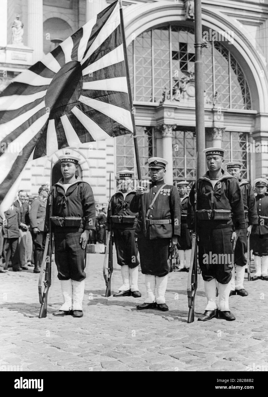 The crew of the cruiser Ashigara of the Imperial Japanese Navy on a visit to Berlin, here at Lehrter Bahnhof on 25 May 1937. Stock Photo
