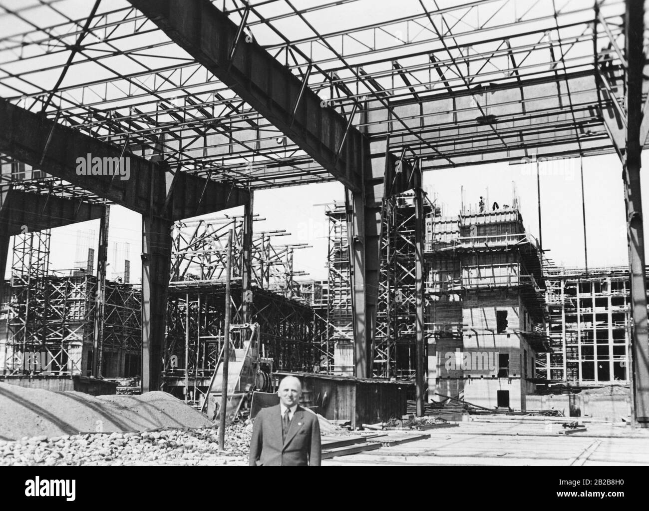 The architect of the Berlin-Tempelhof Airport, Ernst Sagebiel on the building site in May 1937. Stock Photo
