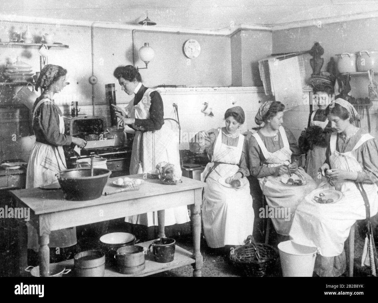 Young women the most advanced cooking school in Berlin at that time. Stock Photo