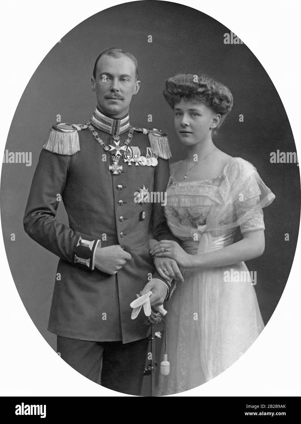 Prince Friedrich Wilhelm Viktor Karl Ernst Alexander Heinrich of Prussia and his wife Agatha zu Hohenlohe-Schillingsfuerst, Princess of Ratibor and Corvey. They got married in 1910 and had four children. Stock Photo