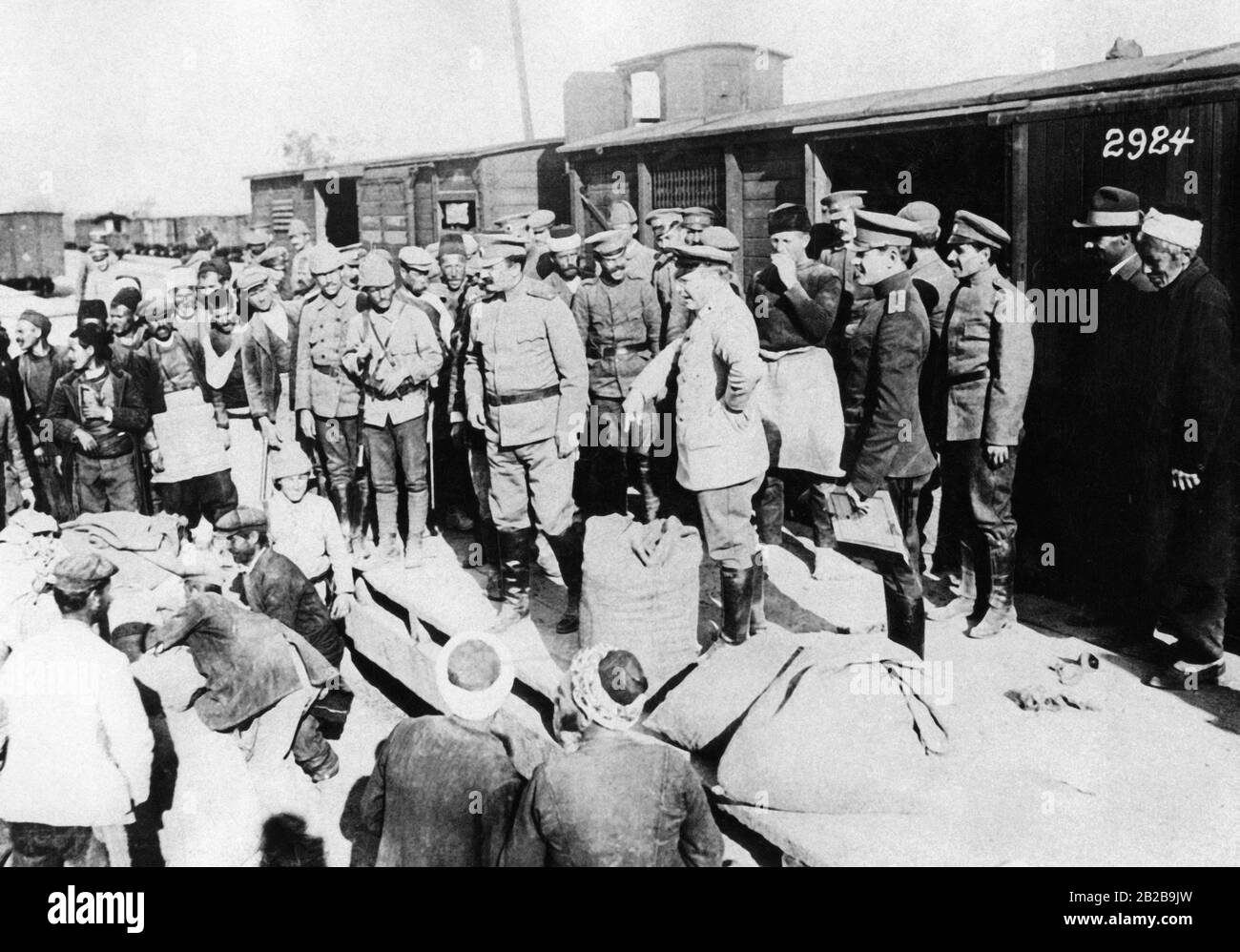 An official of the German military administration with Bulgarian officers distributing grain to local municipal administrators during the First World War. Stock Photo