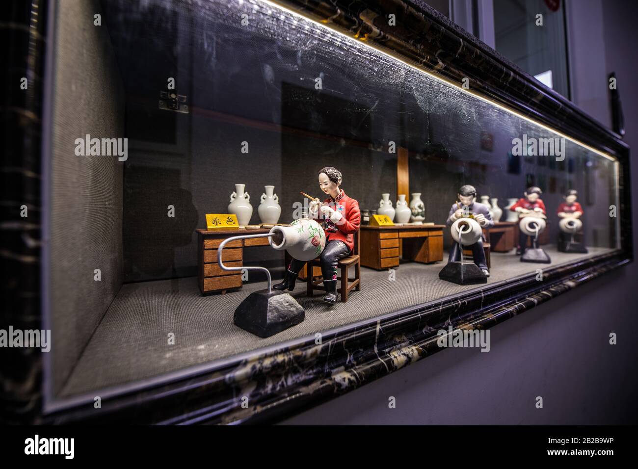Chinese Porcelain Vessels High Resolution Stock Photography and Images ...