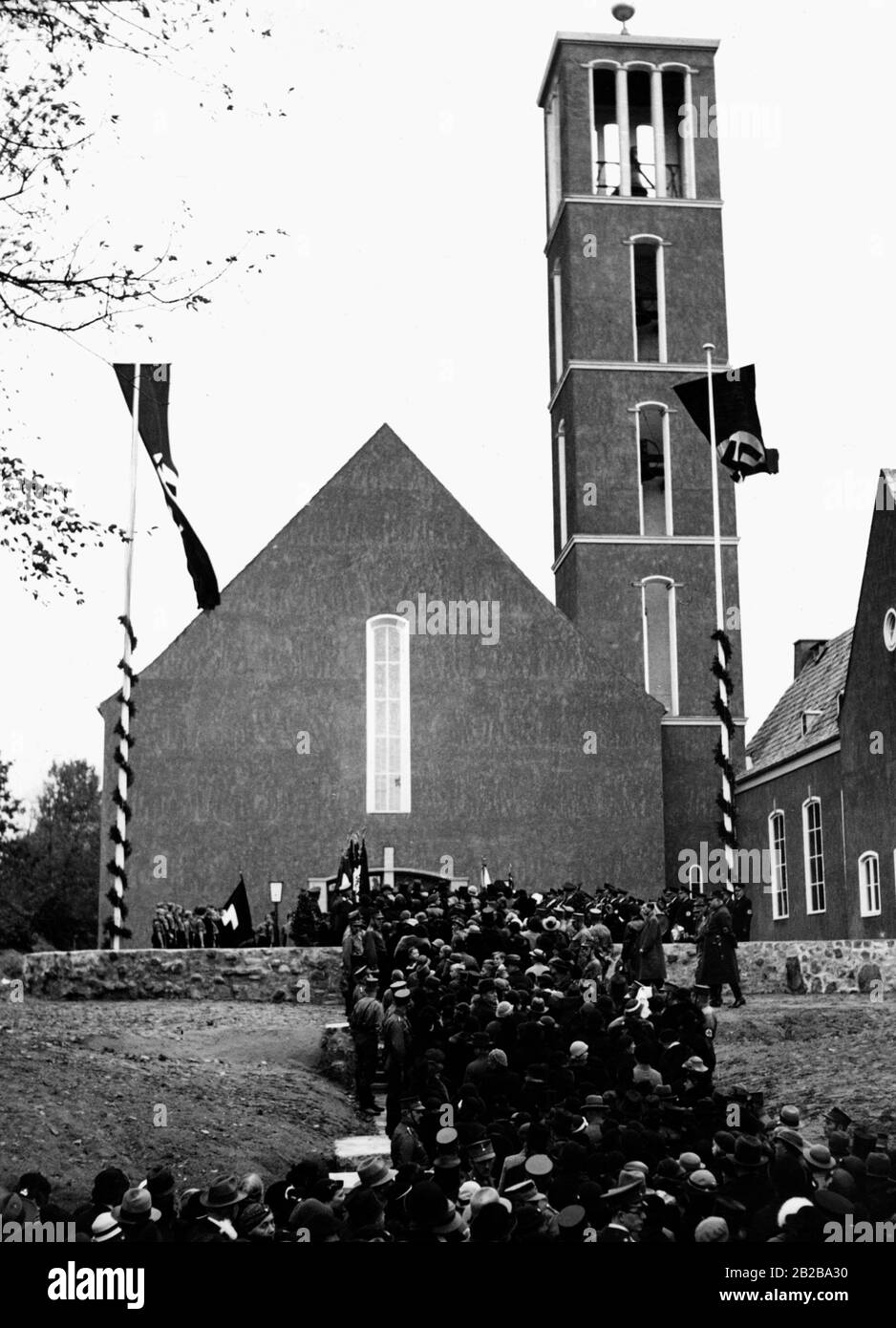 The parishioners walk to the Hindenburg Memorial church in Berlin-Hermsdorf for the consecration service on 20.10.1935. Stock Photo