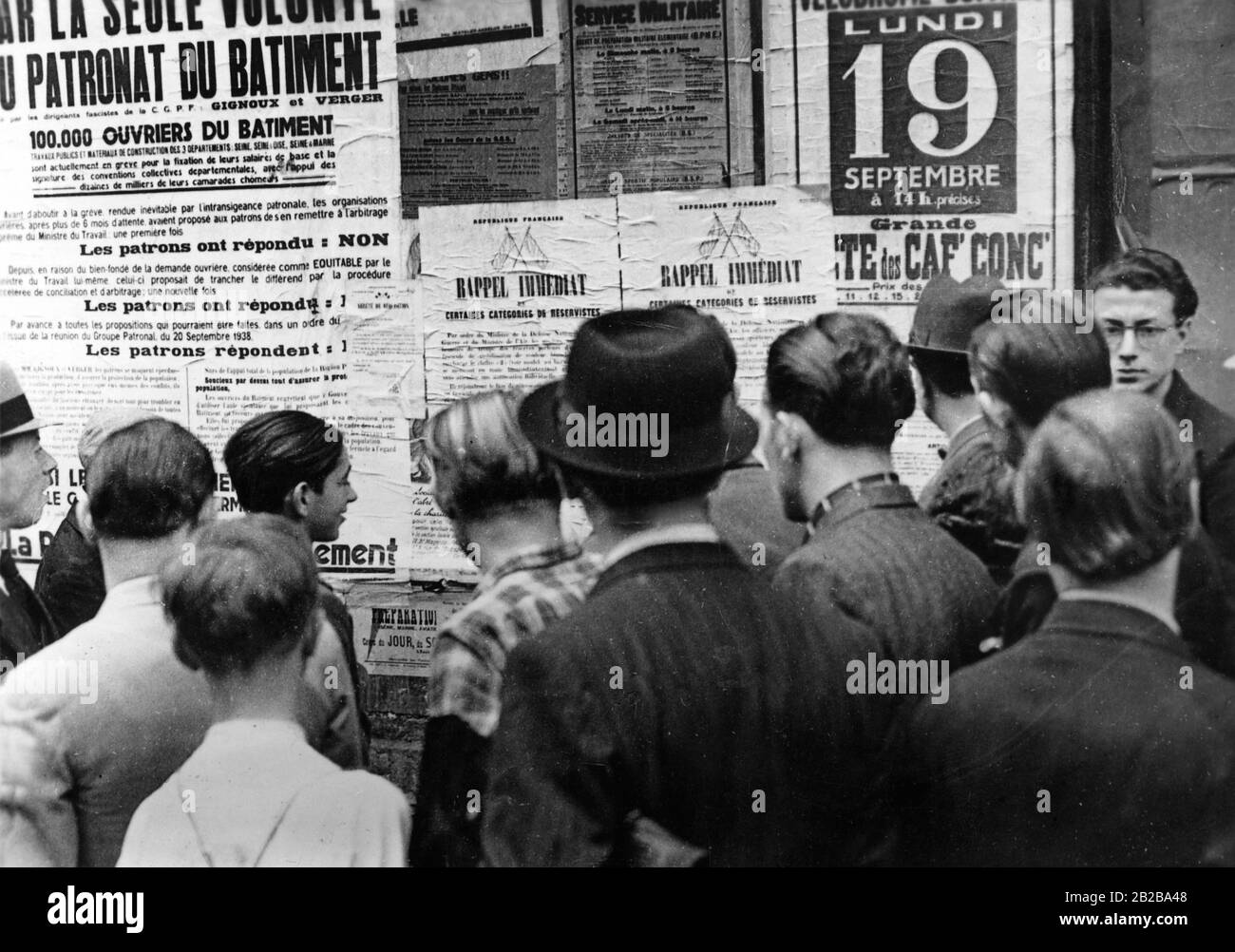 In the course of the Sudeten crisis, which resulted in the Munich agreement, France issued conscription orders. The picture shows draft notices that have been posted for the first time at town halls. Residents of a Parisian suburb read such an announcement. Stock Photo