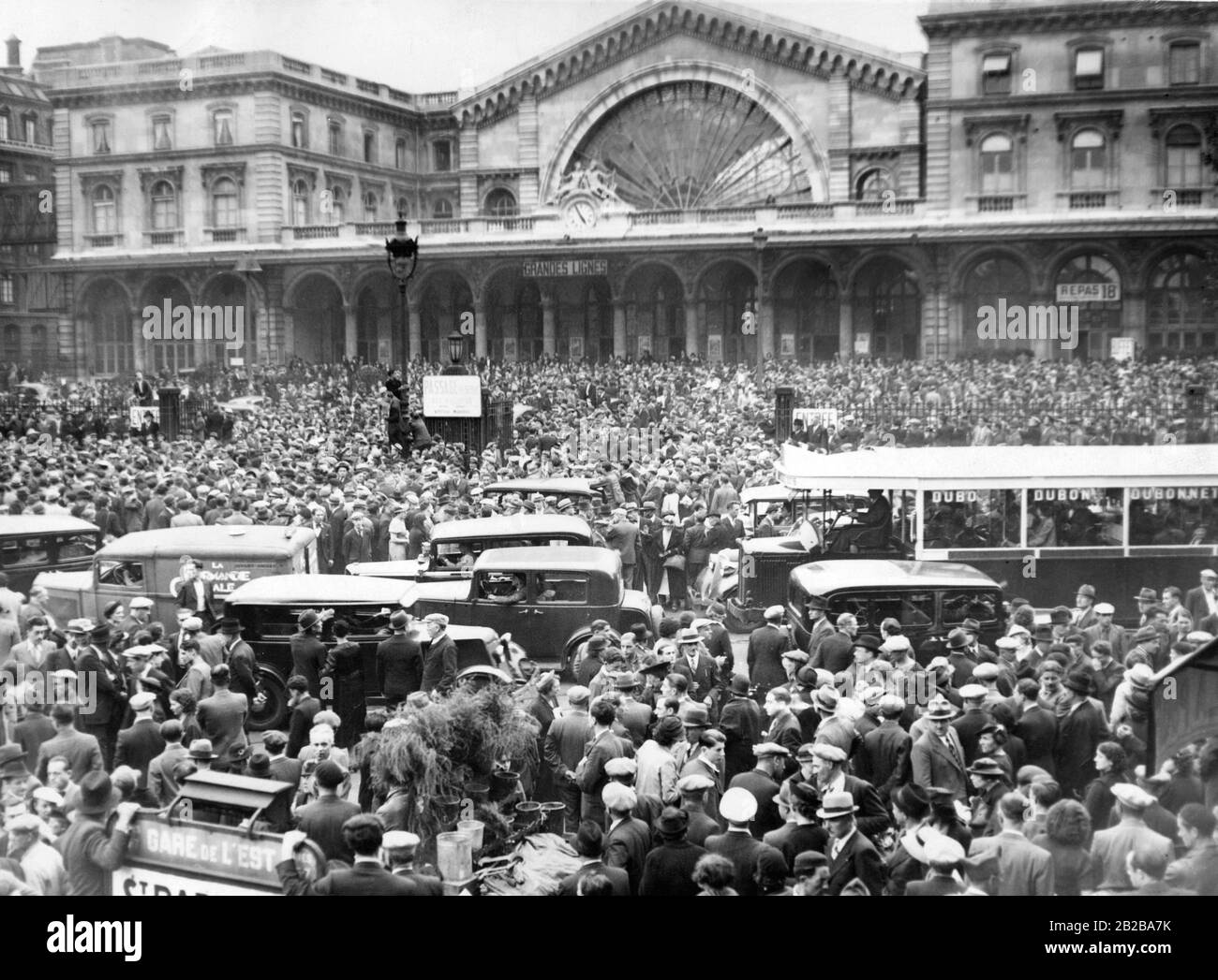 Reservists are gathering outside the Gare de l'Est in Paris. The mobilization of French soldiers took place as a result of the Sudeten crisis in 1938. Stock Photo