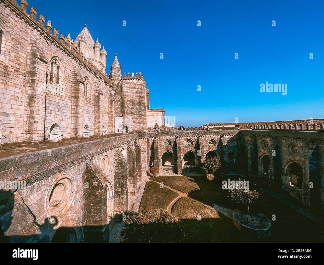 Cathedral vora In Portugal Hi res Stock Photography And Images Alamy cathedral-vora-in-portugal-hi-res-stock-photography-and-images-alamy