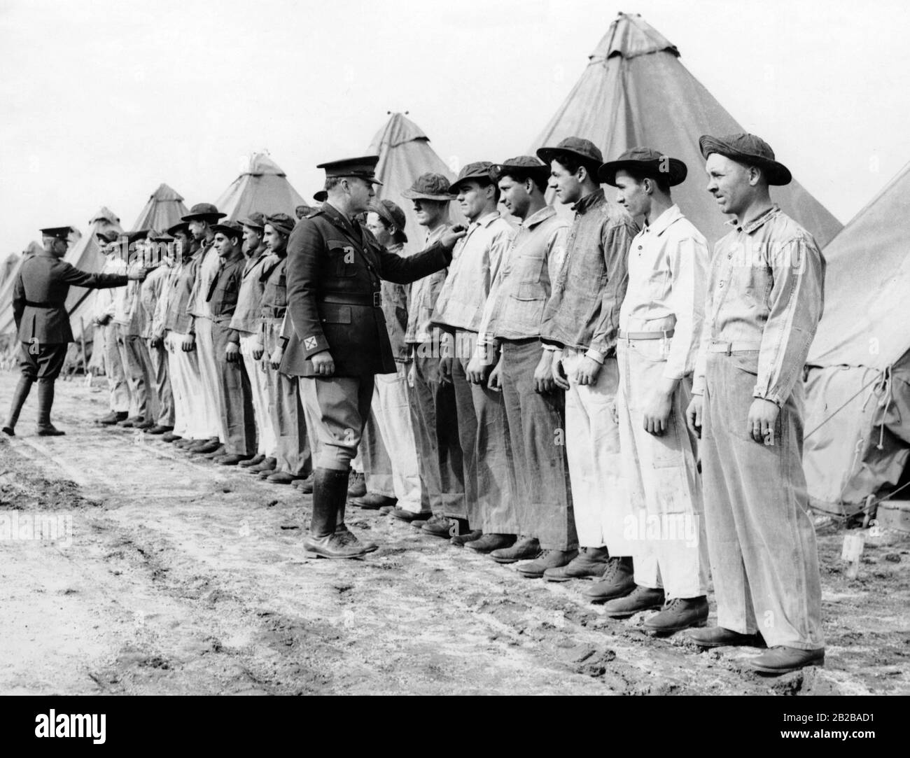 Civilian Conservation Corps (Job creation program): Roosevelt Forest Army for reforestation standing in line. Stock Photo