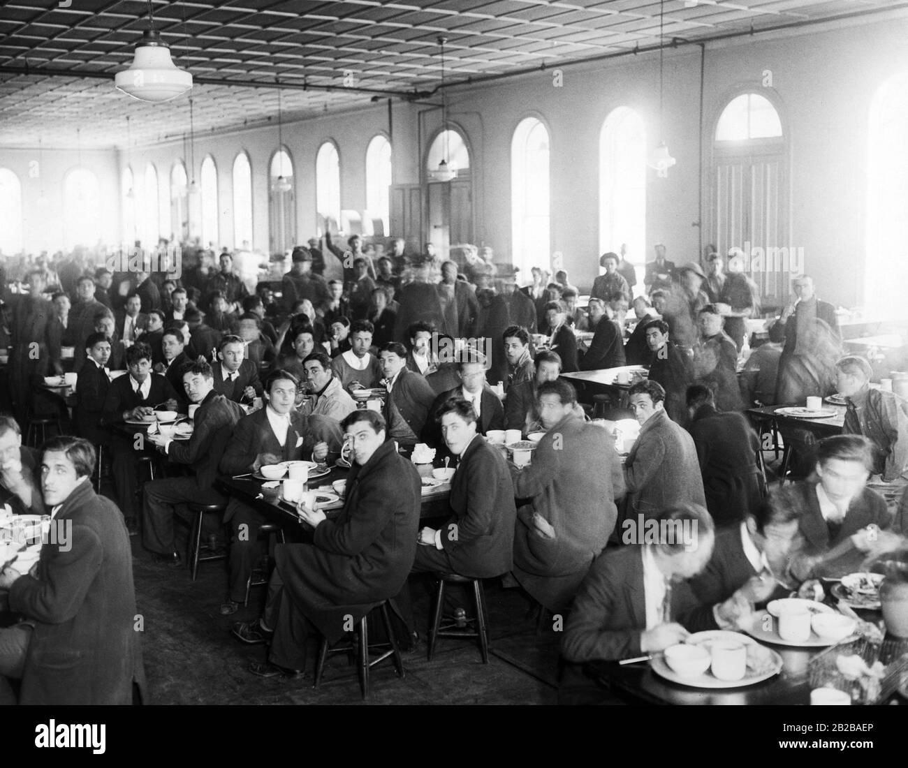 Civilian Conservation Corps (Job creation program): Roosevelt Forest Army having lunch. Stock Photo