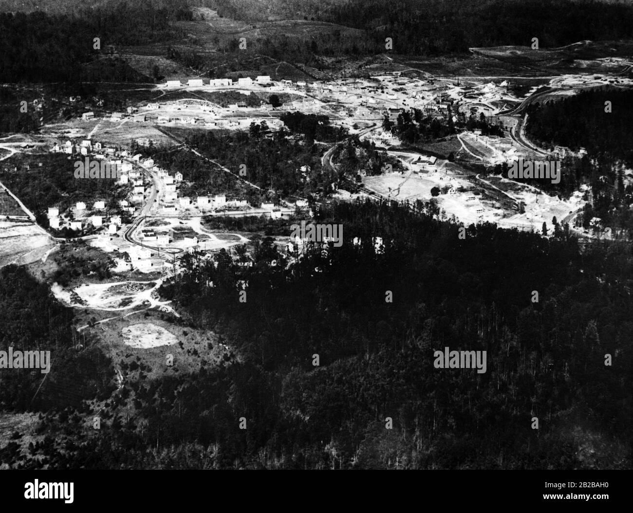 New Deal: Aerial photo of the Boom Town Norris in Tennessee, where workers building Norris Dam are living. Stock Photo