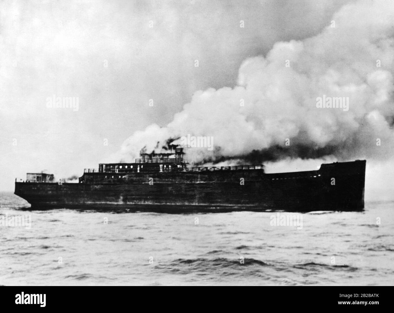 Prohibition: The rum-runner 'Moritz' is being sank near the coast in Boston. Stock Photo