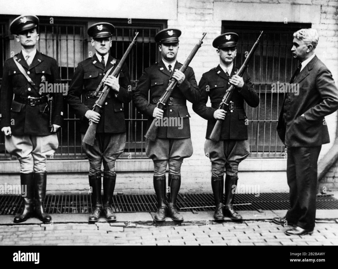 Prohibition: Dry-Agents with new uniforms and weapons in New Jersey (undatierte Aufnahme). Stock Photo