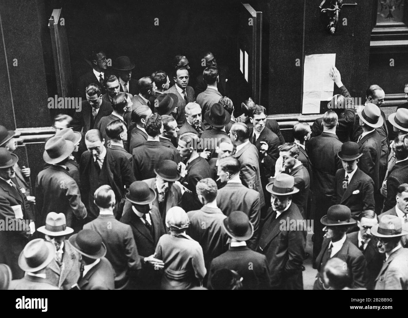 The Great Depression in Great Britain: People read a notices at the stock exchange (The pound is being detached from the gold standard). Stock Photo