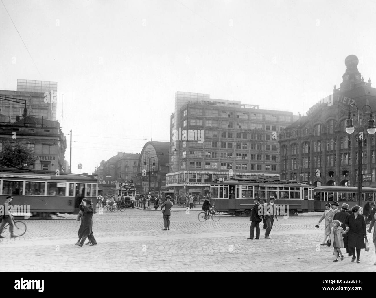 Berlin Alexanderplatz. On the right, the department store Hermann Tietz, in the middle the S-Bahn station. Stock Photo