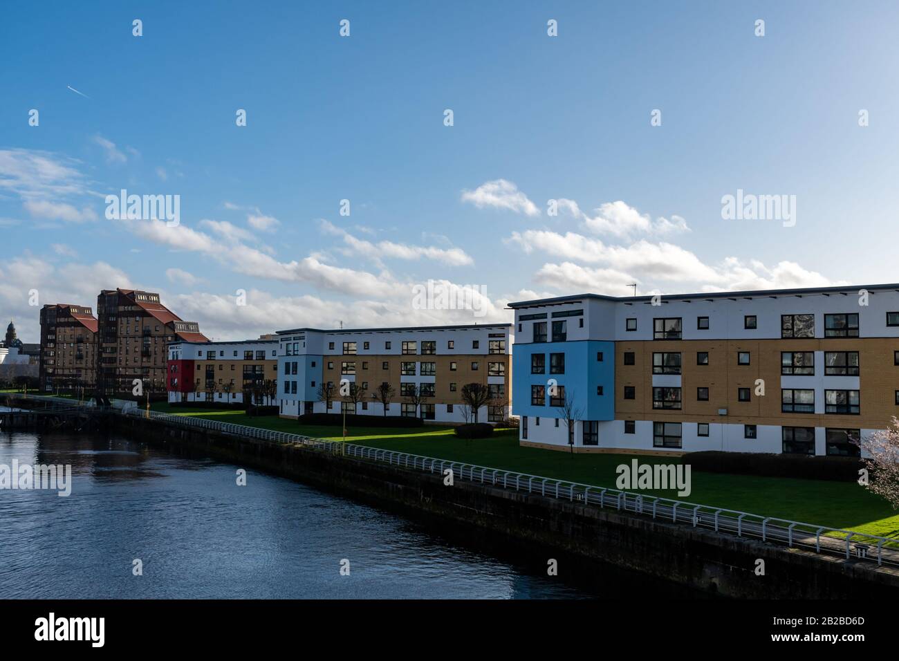 Housing along the River Clyde at Mavisbank Quay, Glasgow Stock Photo