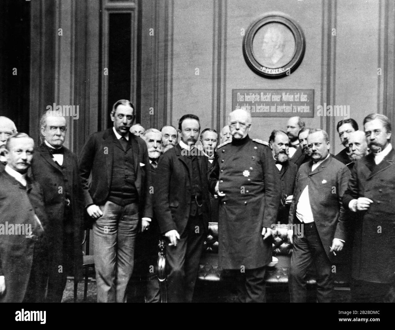 Group photo of the plenipotentiary of the Federal Council with Chancellor Prince Otto von Bismarck (mi.). Stock Photo