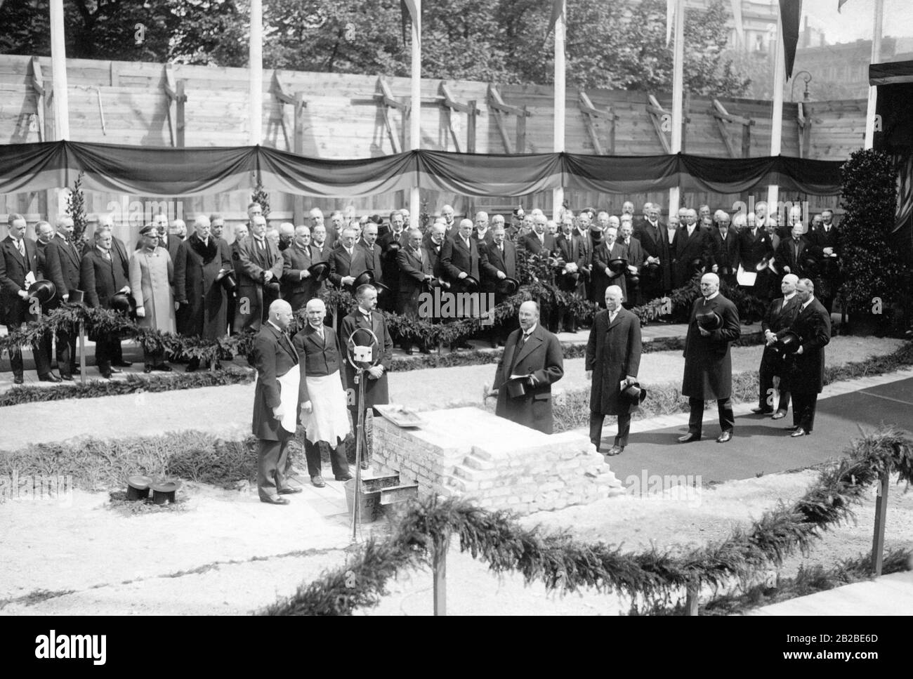 Groundbreaking ceremony of the extension of the New Reich Chancellery with Reich President Paul von Hindenburg. Guests are watching. Stock Photo