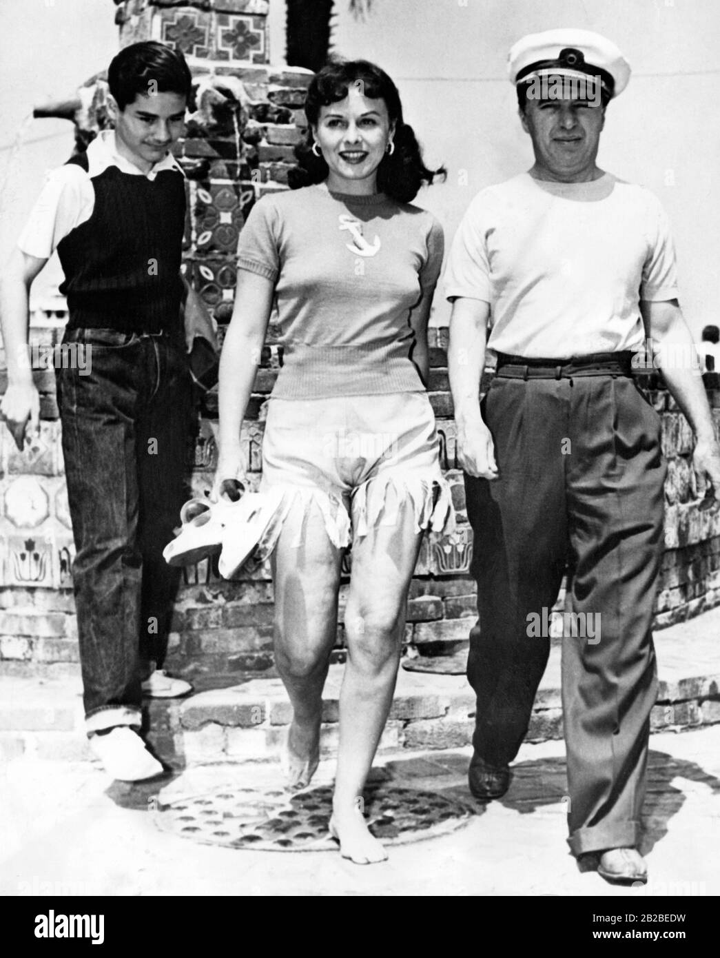 Charlie Chaplin, actor, with Paulette Goddard, second wife, and his son Charlie Jr. on vacation on Santa Catalina Island Stock Photo