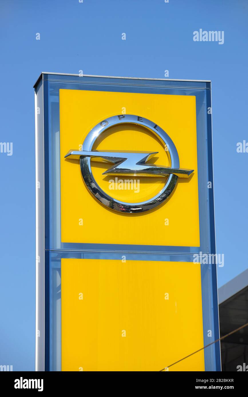 Opel, Brunsbuetteler Damm, Spandau, Berlin, Deutschland Stock Photo