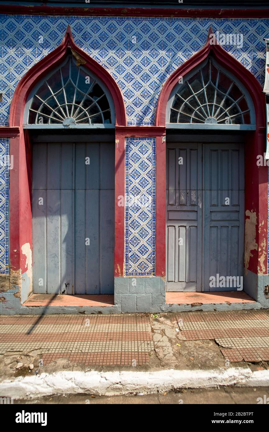 Broken tile mosaics hi-res stock photography and images - Alamy