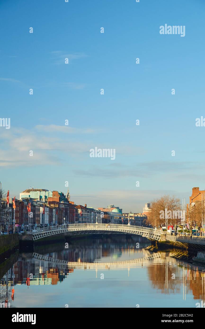 Hapenny bridge in dublin hi-res stock photography and images - Alamy