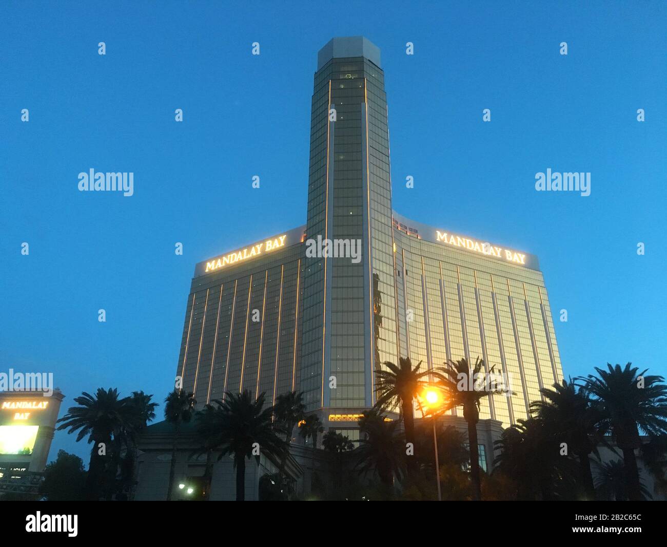 The interior of Mandalay Bay resort in Las Vegas Stock Photo - Alamy