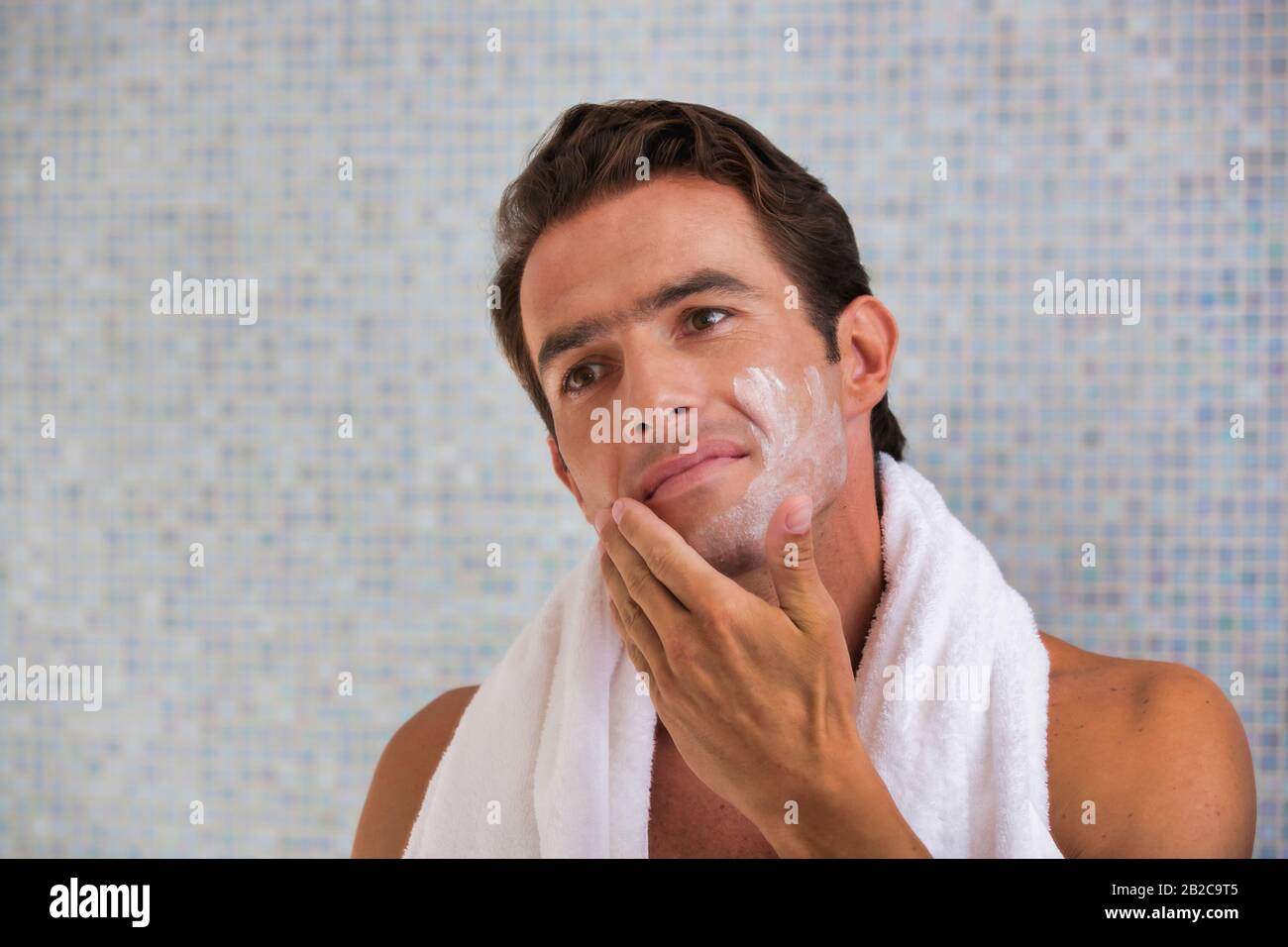 Facial cleansing foam hi-res stock photography and images - Alamy