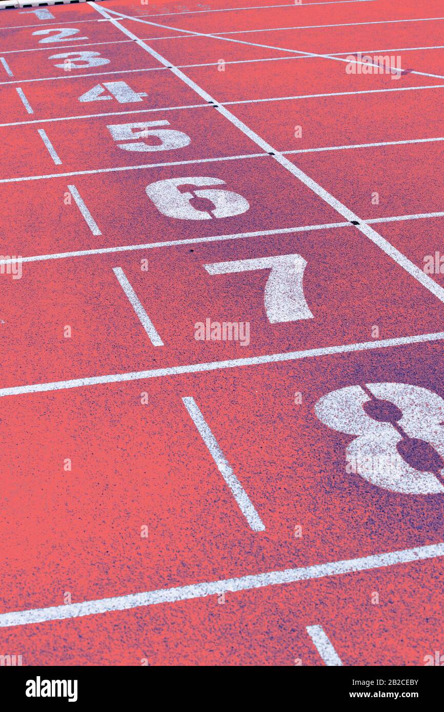 Red running tracks stadium hi-res stock photography and images - Alamy