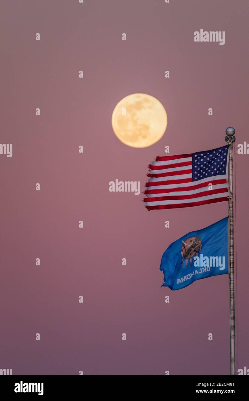 Beautiful full moon hi-res stock photography and images - Alamy