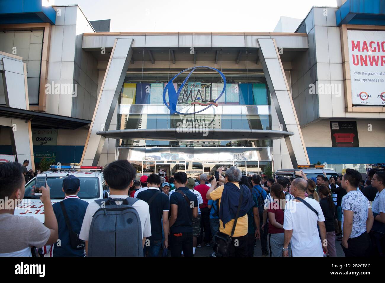 Members Of The Press Gather Outside V Shopping Mall Police Surrounded A Shopping Mall In The Greenhills District Of Manila After A Recently Dismissed Security Guard Identified As Archie Paray Took Dozens Hostage