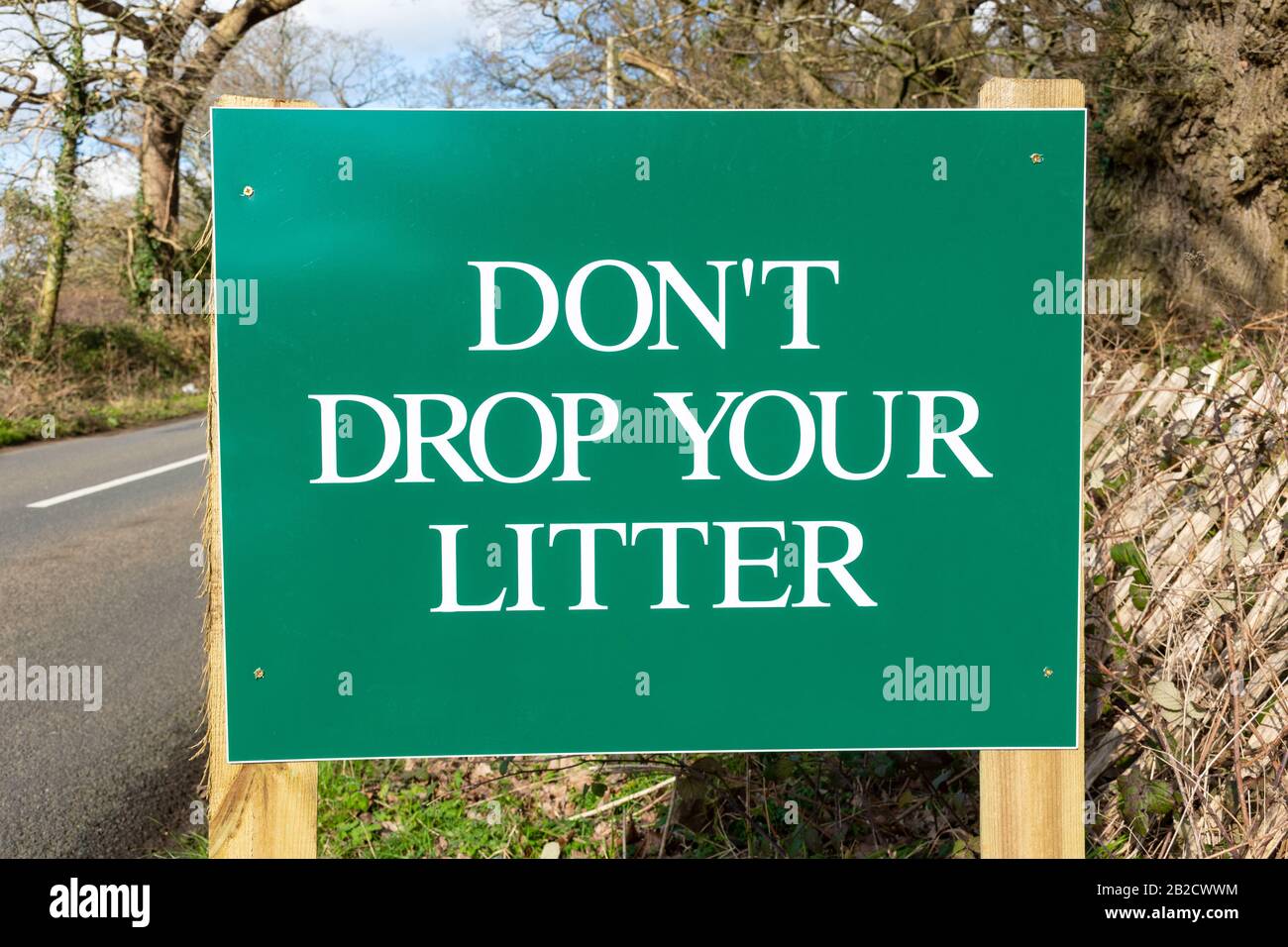 Roadside sign saying Don't drop your litter Stock Photo