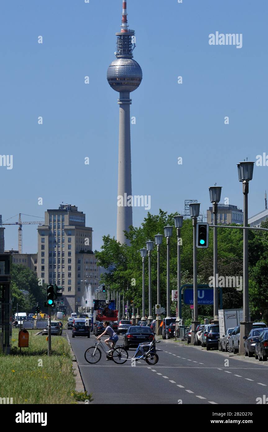 Fernsehturm, Karl-Marx-Allee, Friedrichshain, Berlin, Deutschland Stock Photo