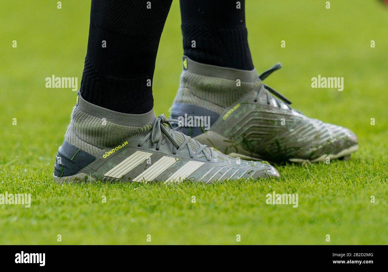 Page 2 - Adidas Football Boots High Resolution Stock Photography and Images  - Alamy