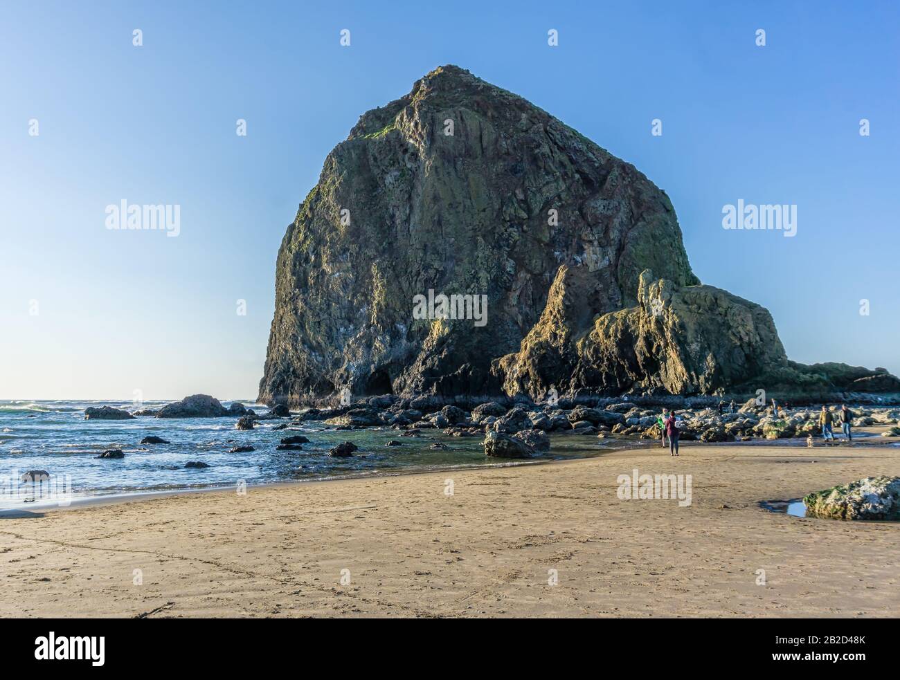A view of the famous Haystack Rock Monolith in Cannon Beach, Oregon ...