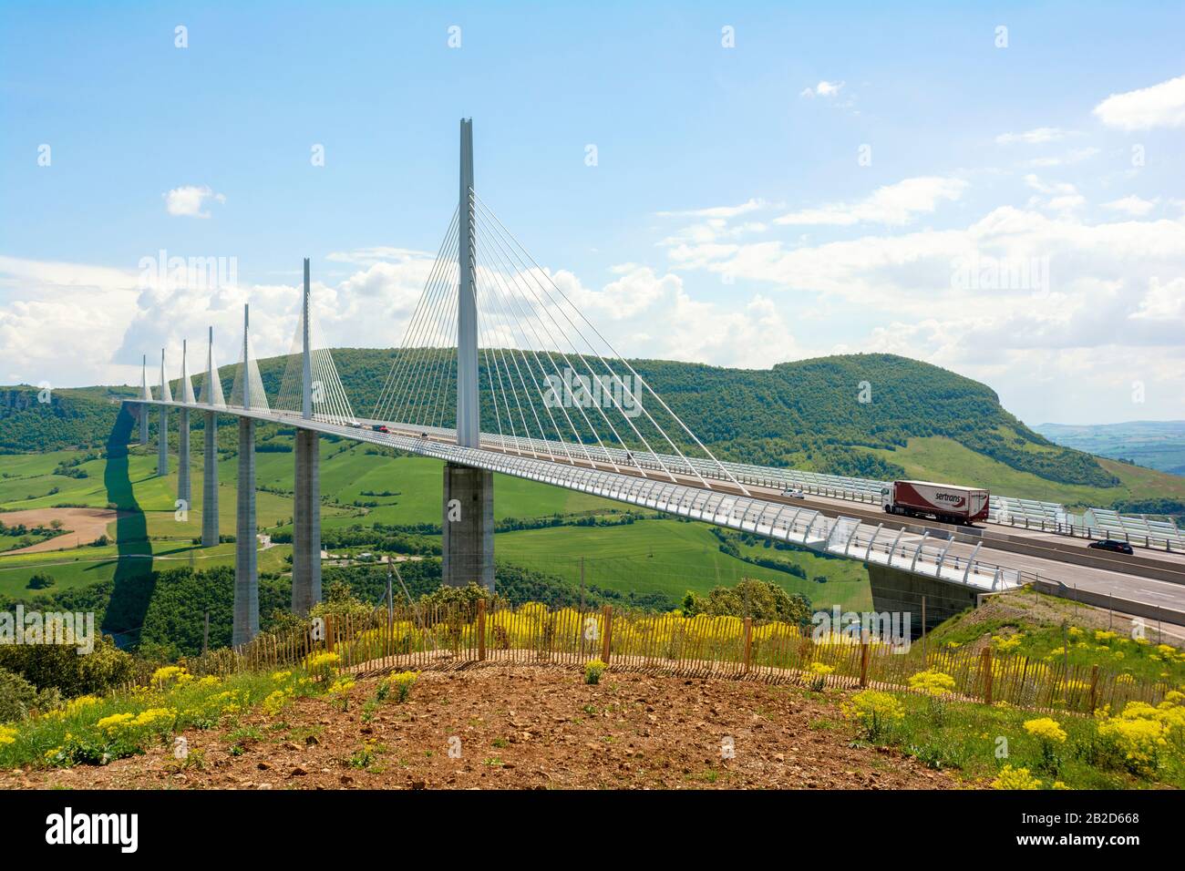 France, Viaduc de Millau (Millau Viaduct), spans Tarn River, view from belvedere viewpoint Stock Photo