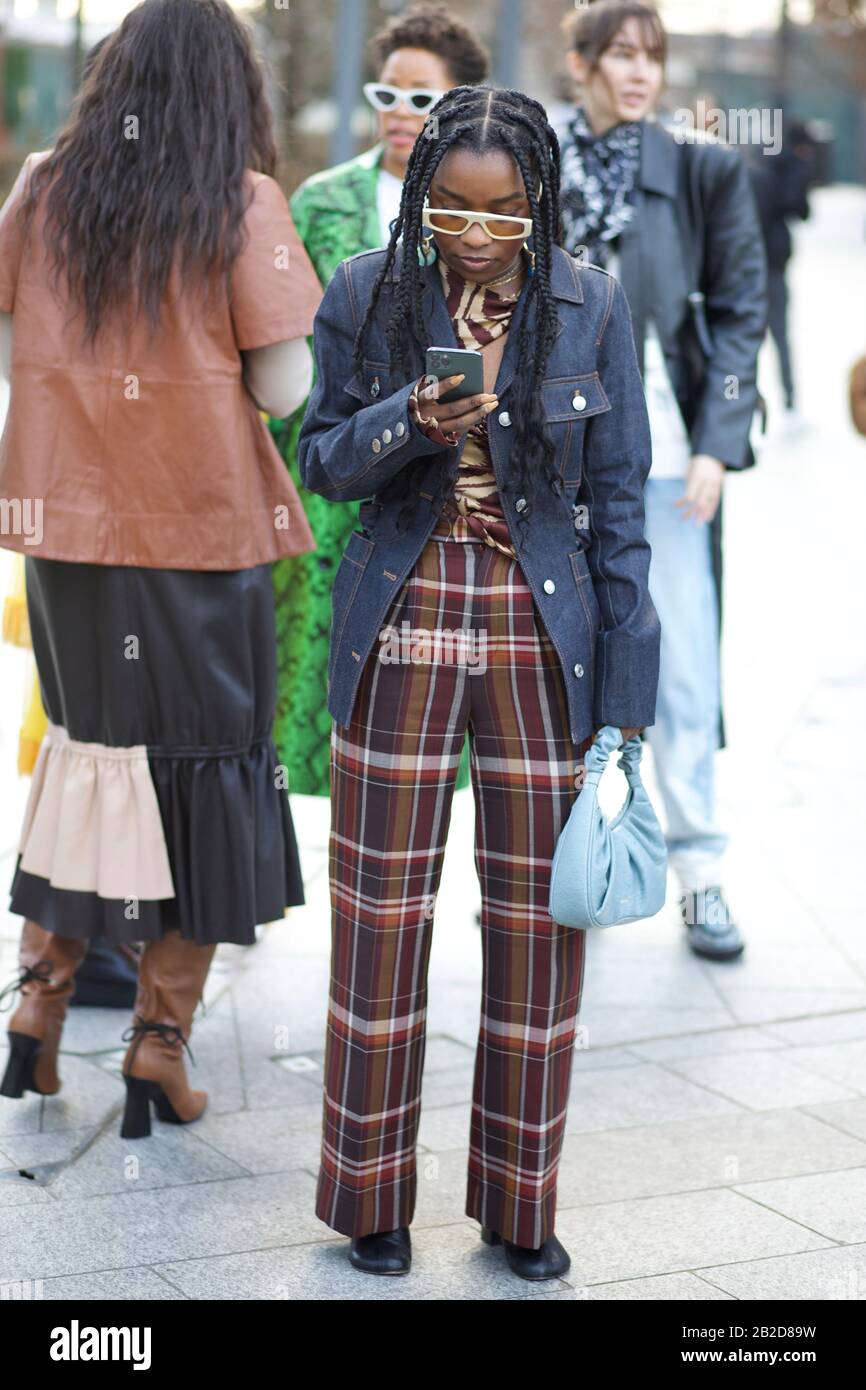 Street Style, London Fashion Week Fall Winter 2020, London  UK Feb Stock Photo
