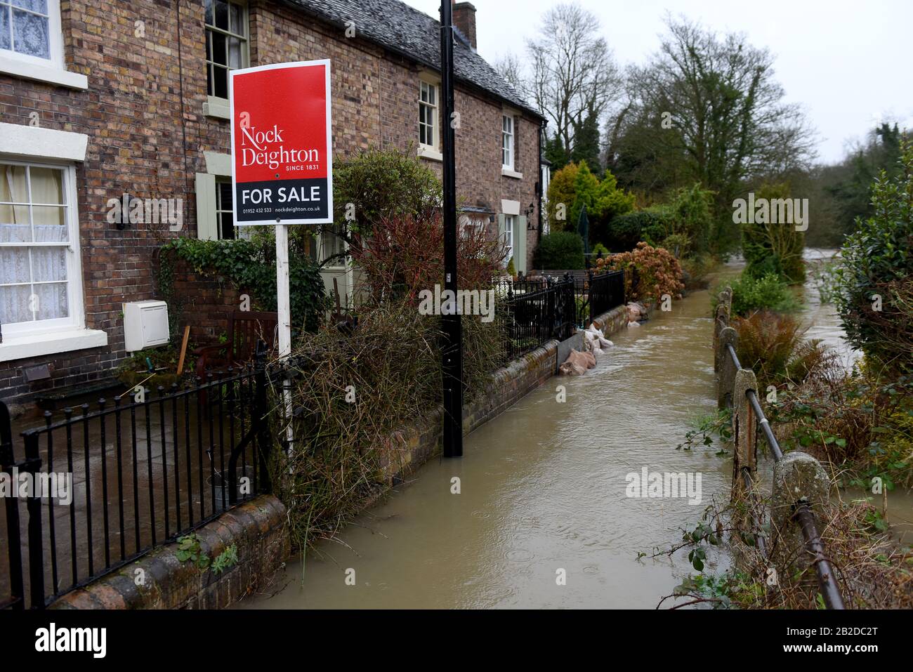 Homes for sale flooding hires stock photography and images Alamy