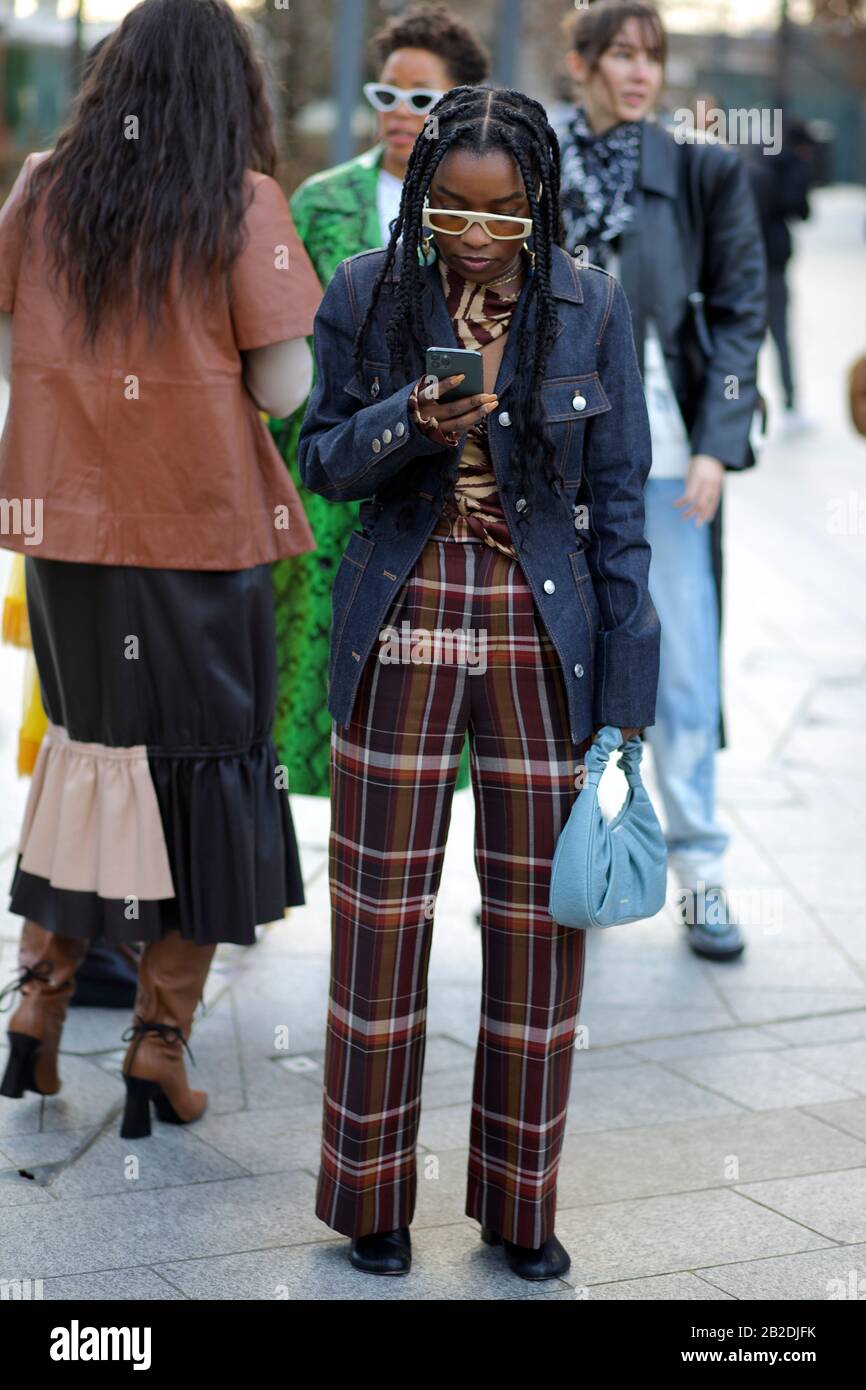 Street Style, London Fashion Week Fall Winter 2020, London  UK Feb Stock Photo