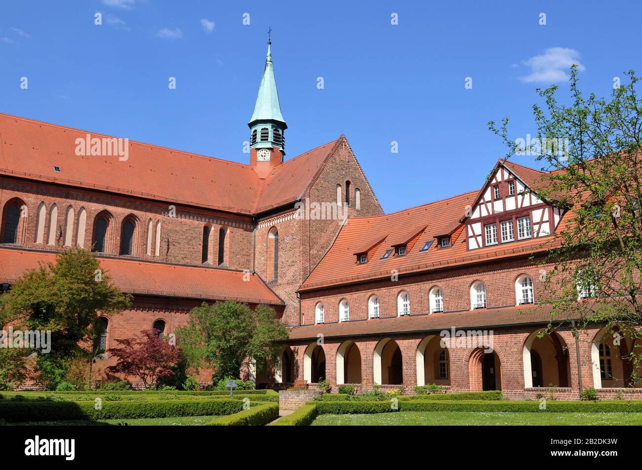 Klausurhof, Cecilienhaus, Klosterkirche St. Marien, Kloster Lehnin, Brandenburg, Deutschland Stock Photo