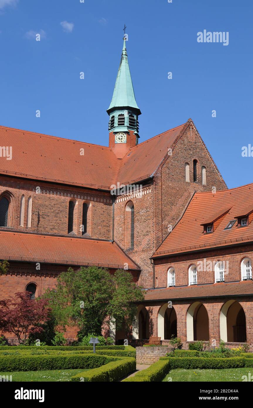 Klausurhof, Cecilienhaus, Klosterkirche St. Marien, Kloster Lehnin, Brandenburg, Deutschland Stock Photo